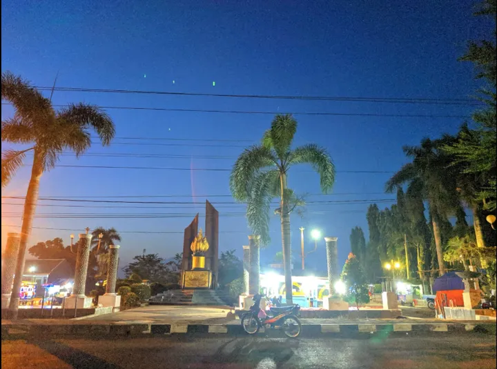 Tugu Kroya: Puncak Hiburan Cilacap yang Tak Pernah Sepi